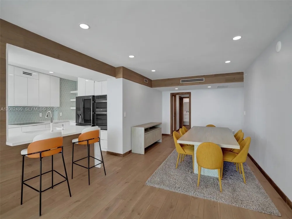 325 S Biscayne Blvd #1423 Miami, FL 33131