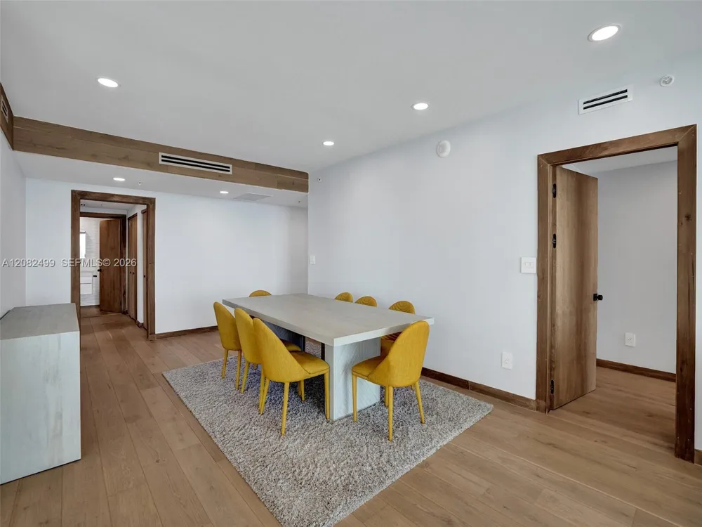 325 S Biscayne Blvd #1423 Miami, FL 33131