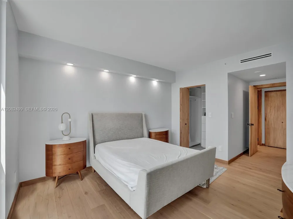325 S Biscayne Blvd #1423 Miami, FL 33131