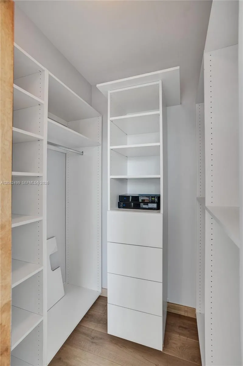 325 S Biscayne Blvd #1423 Miami, FL 33131