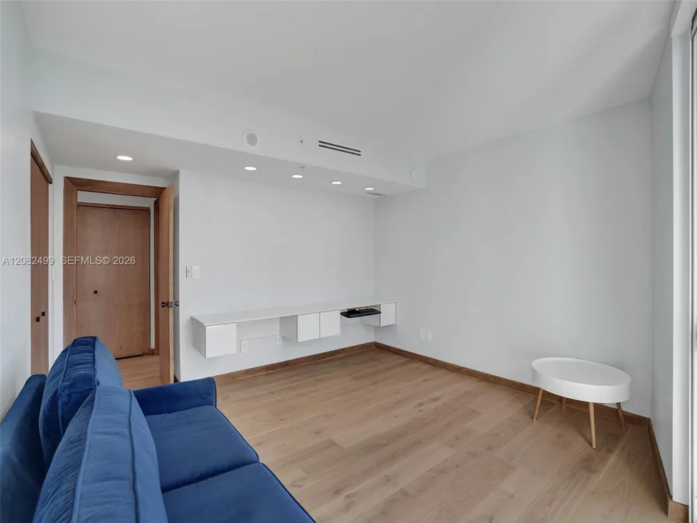 325 S Biscayne Blvd #1423 Miami, FL 33131