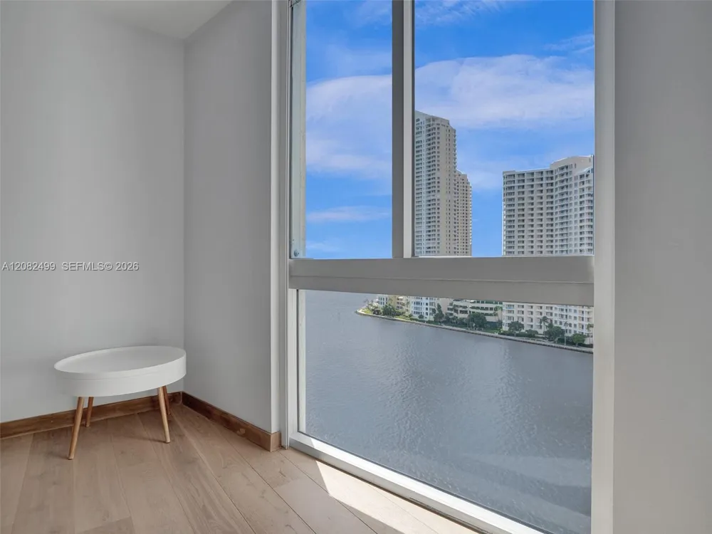 325 S Biscayne Blvd #1423 Miami, FL 33131