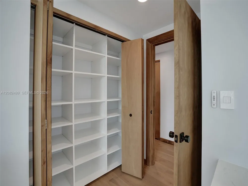 325 S Biscayne Blvd #1423 Miami, FL 33131