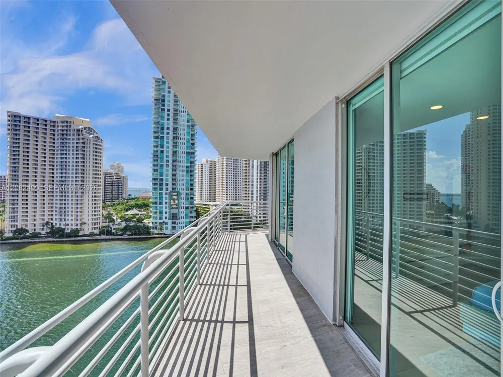 325 S Biscayne Blvd #1423 Miami, FL 33131
