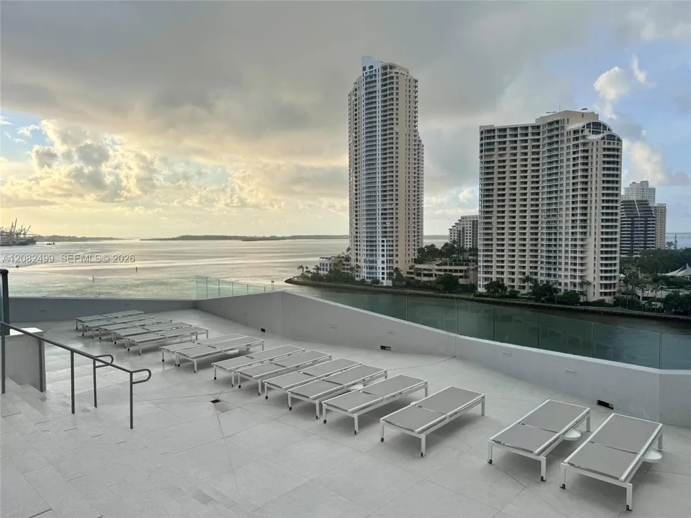 325 S Biscayne Blvd #1423 Miami, FL 33131