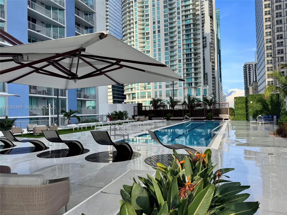 325 S Biscayne Blvd #1423 Miami, FL 33131