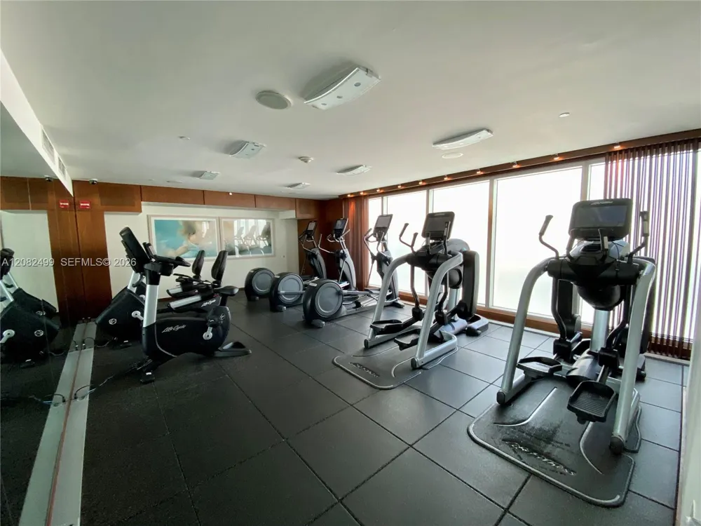 325 S Biscayne Blvd #1423 Miami, FL 33131