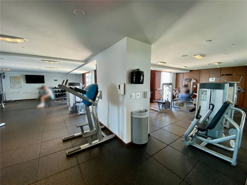 325 S Biscayne Blvd #1423 Miami, FL 33131