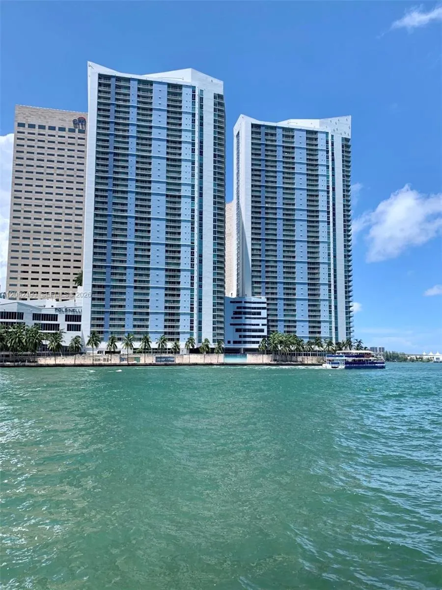 325 S Biscayne Blvd #1423 Miami, FL 33131