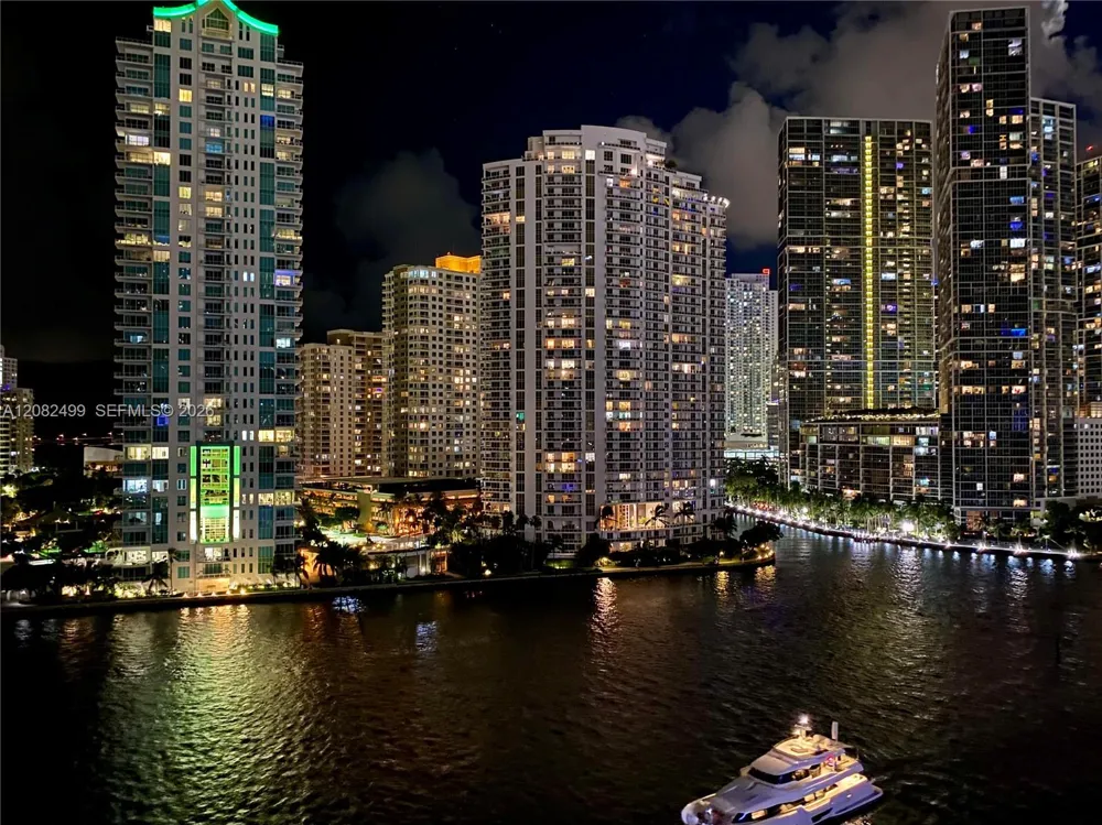 325 S Biscayne Blvd #1423 Miami, FL 33131