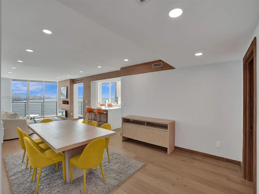 325 S Biscayne Blvd #1423 Miami, FL 33131