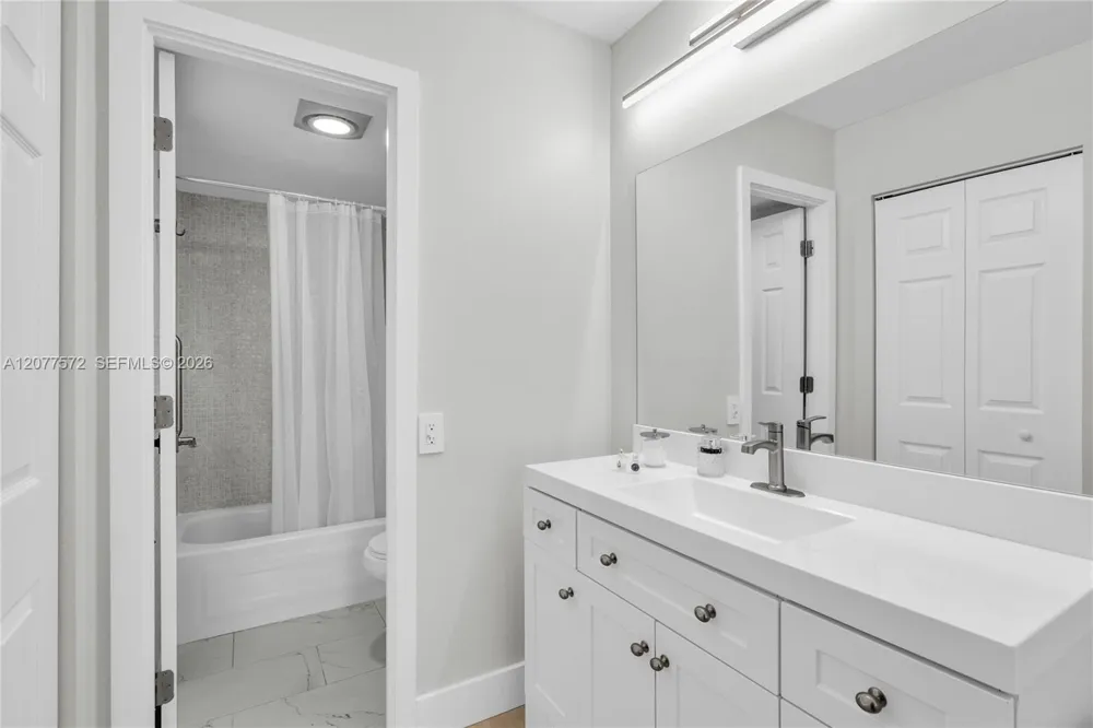 9091 Lime Bay Blvd #211 Tamarac, FL 33321