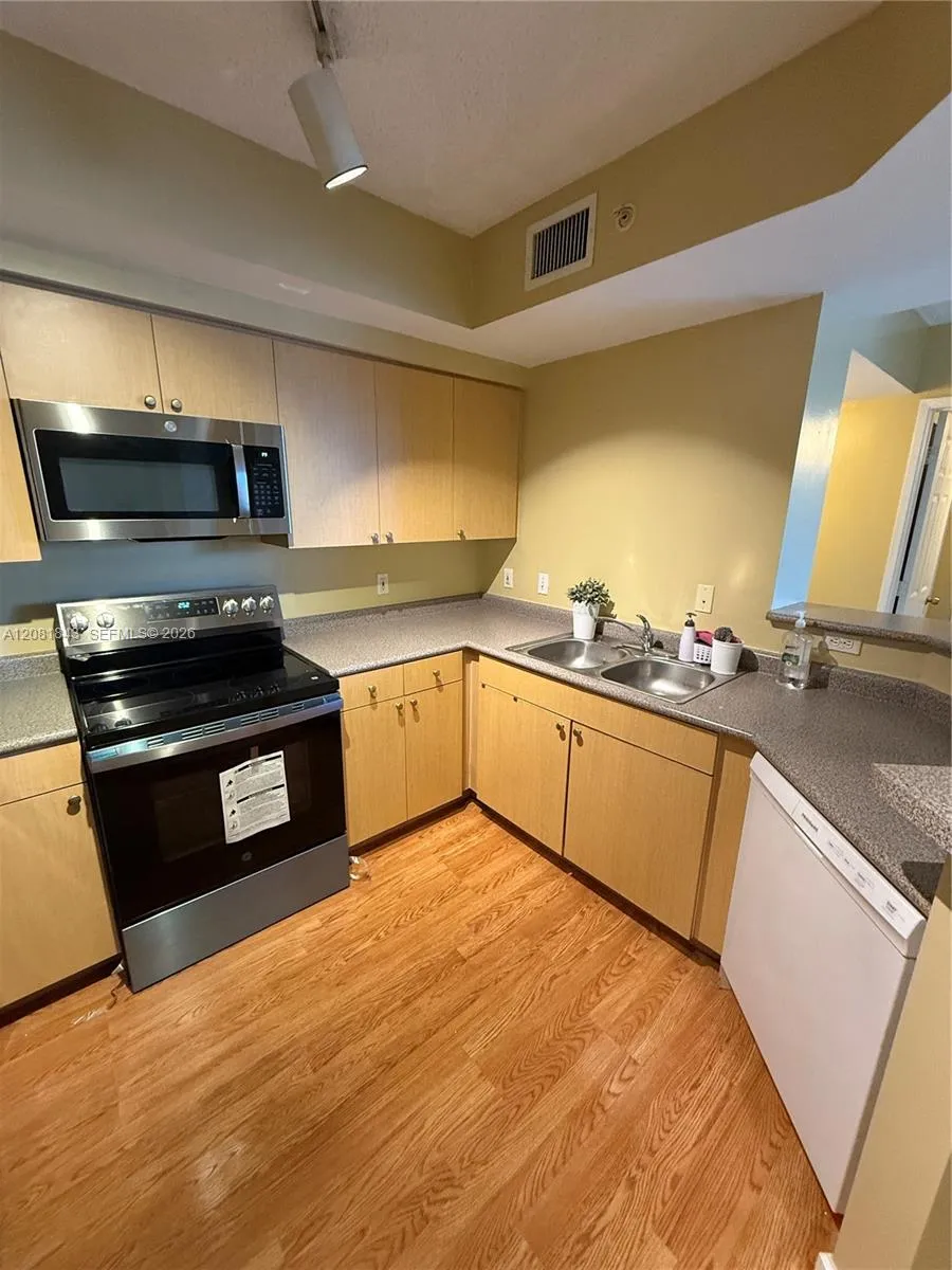 1919 Van Buren St #608A Hollywood, FL 33020