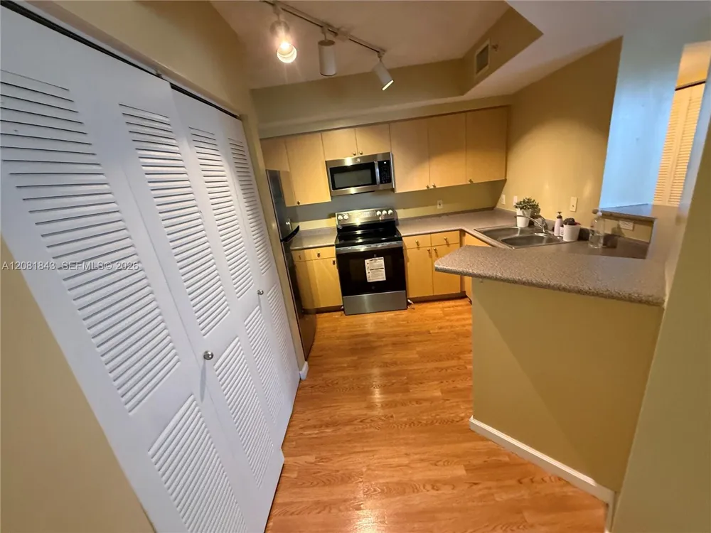 1919 Van Buren St #608A Hollywood, FL 33020