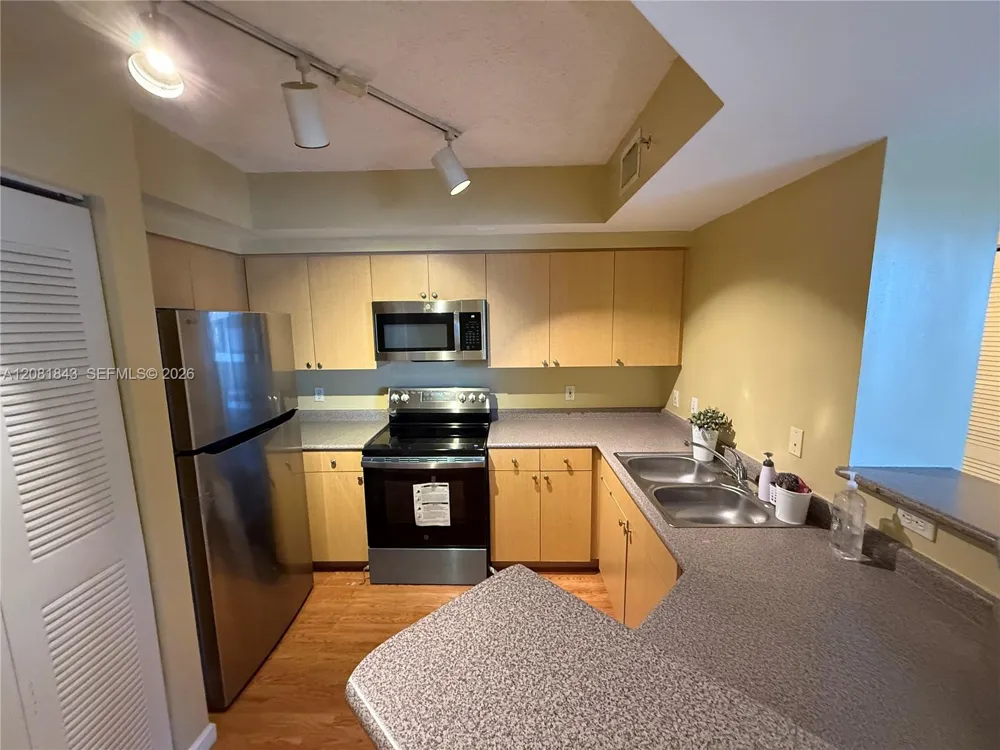 1919 Van Buren St #608A Hollywood, FL 33020