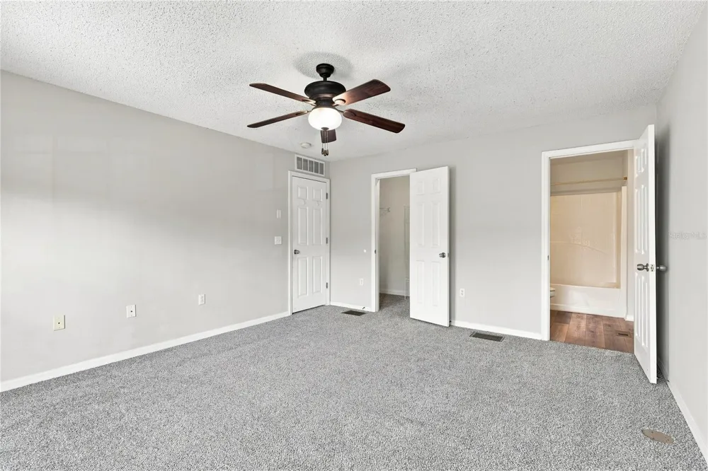 9912 ASHBURN LAKE DRIVE Tampa, FL 33610
