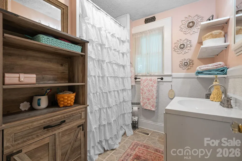 45 26th Avenue NE Hickory, NC 28601