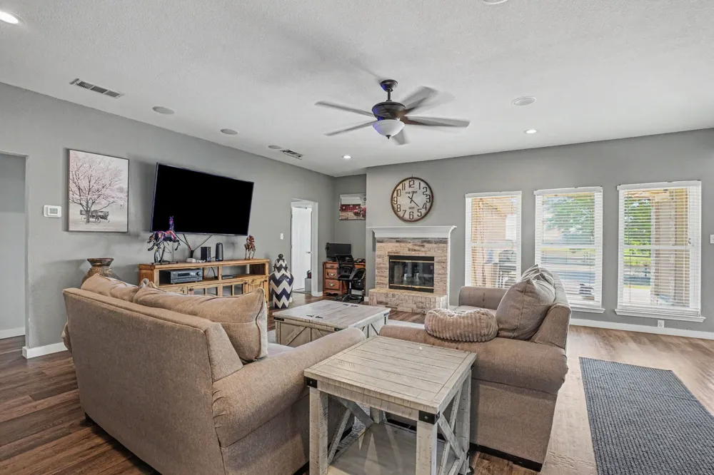 106 Bent Creek Court Waxahachie, TX 75165
