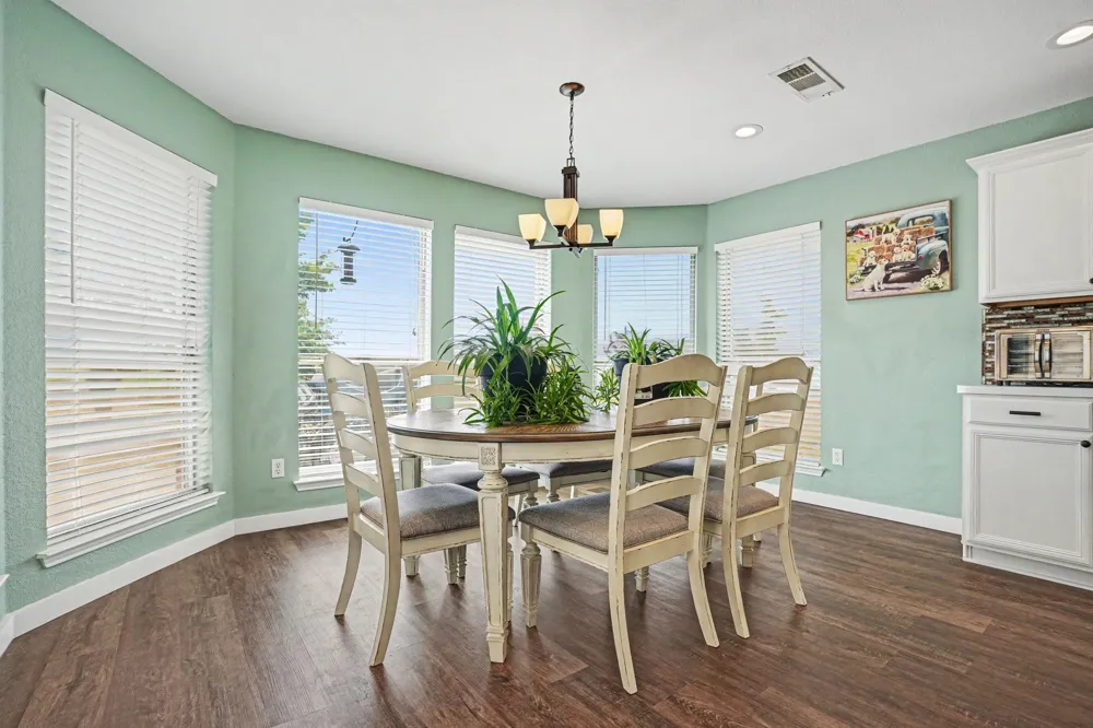 106 Bent Creek Court Waxahachie, TX 75165