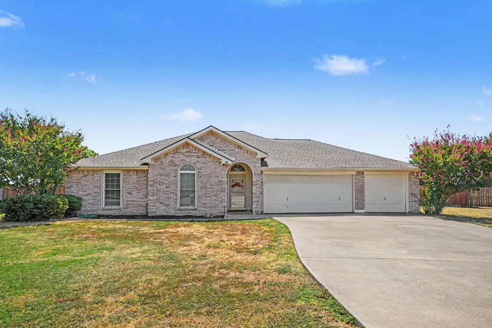 106 Bent Creek Court Waxahachie, TX 75165