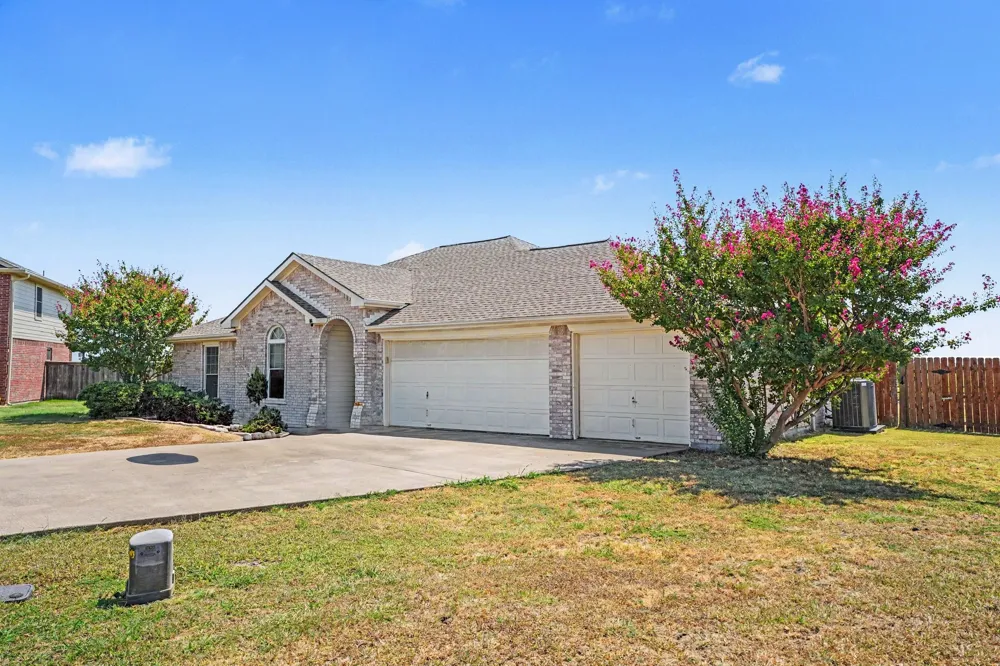106 Bent Creek Court Waxahachie, TX 75165