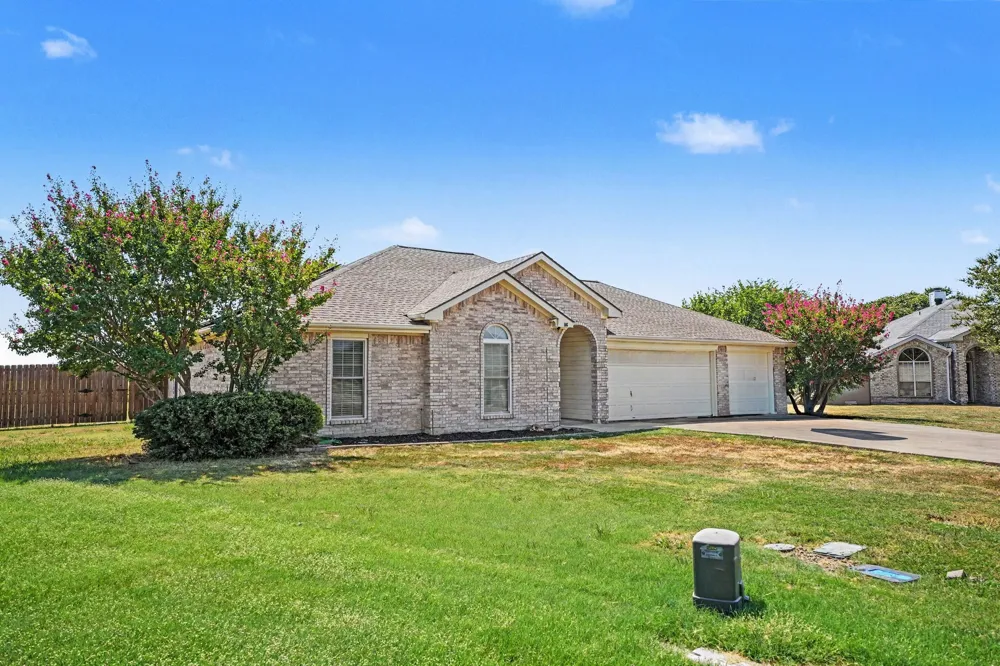106 Bent Creek Court Waxahachie, TX 75165