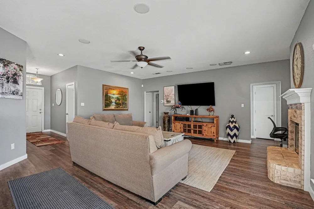 106 Bent Creek Court Waxahachie, TX 75165