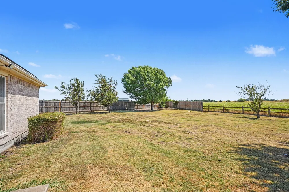 106 Bent Creek Court Waxahachie, TX 75165