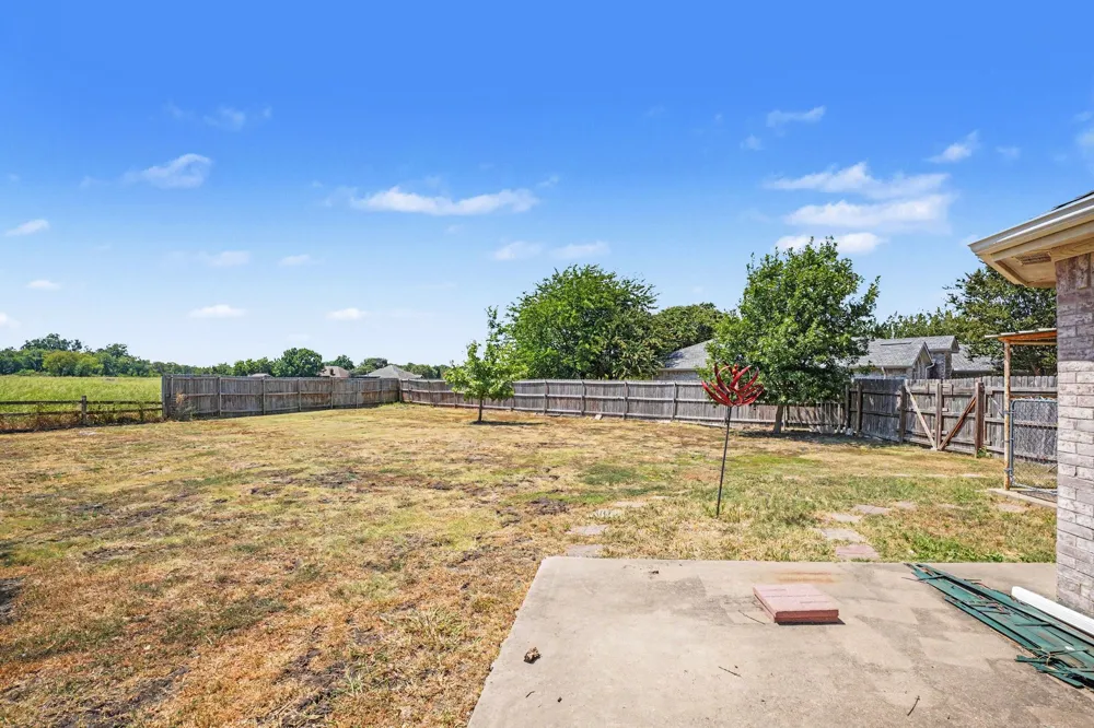 106 Bent Creek Court Waxahachie, TX 75165