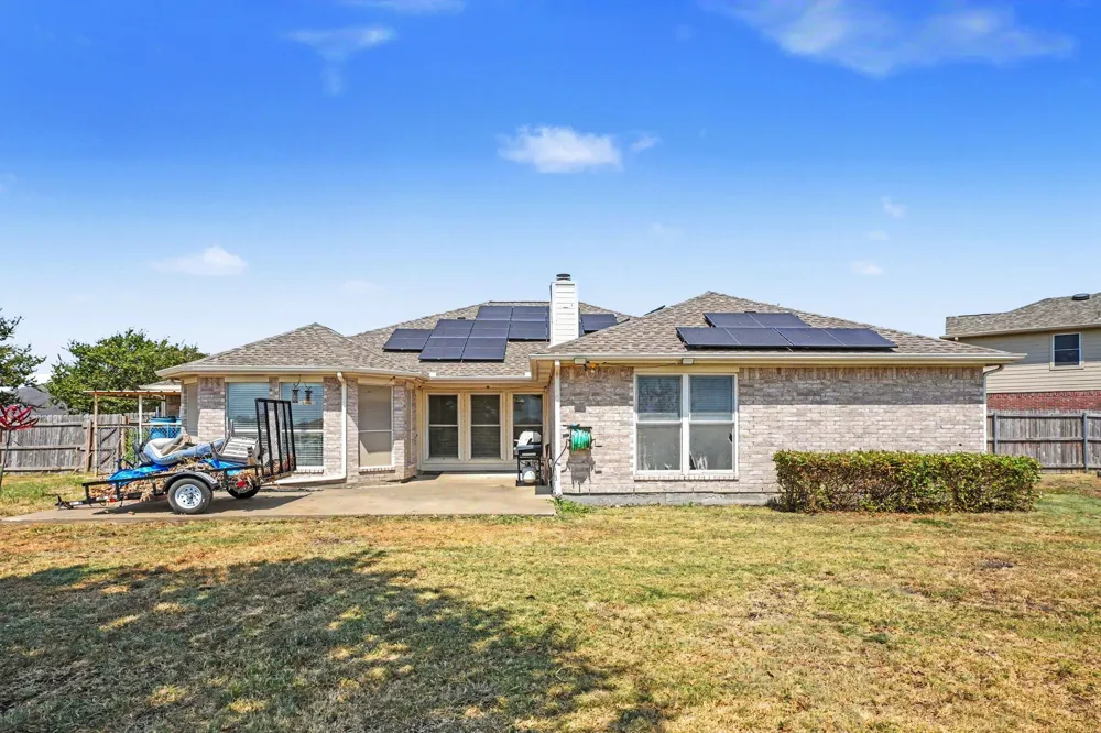 106 Bent Creek Court Waxahachie, TX 75165