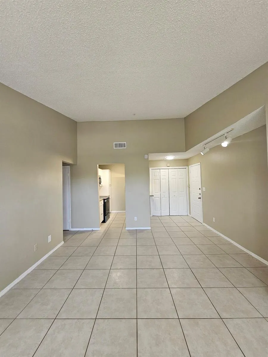 2307 CONGRESS AVENUE #34 Boynton Beach, FL 33426