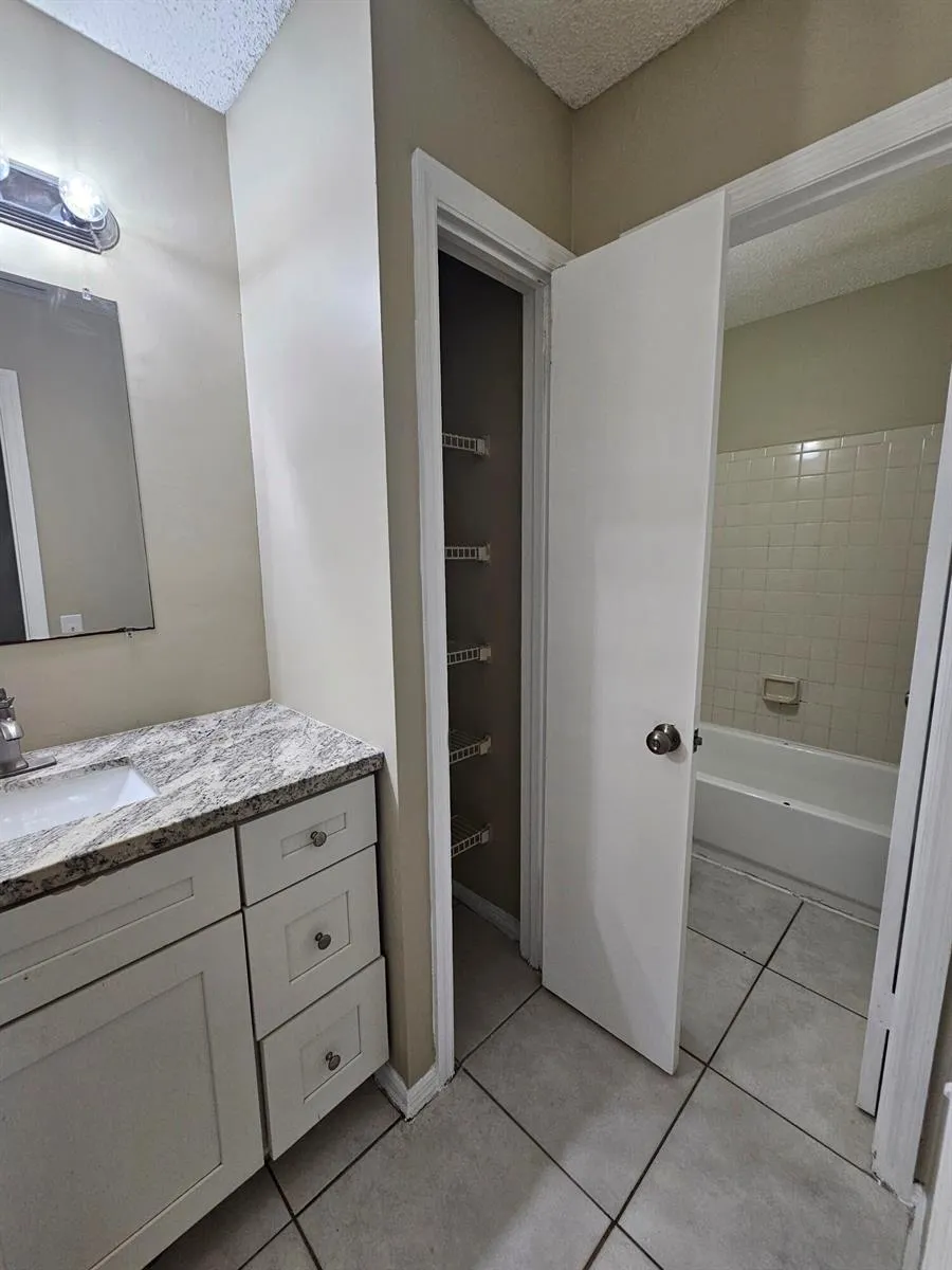 2307 CONGRESS AVENUE #34 Boynton Beach, FL 33426