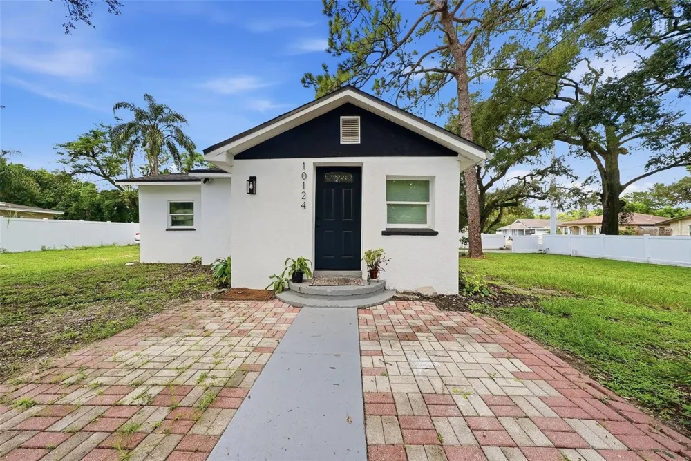 10124 HYACINTH AVENUE Tampa, FL 33612