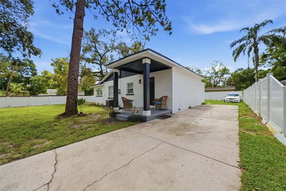 10124 HYACINTH AVENUE Tampa, FL 33612