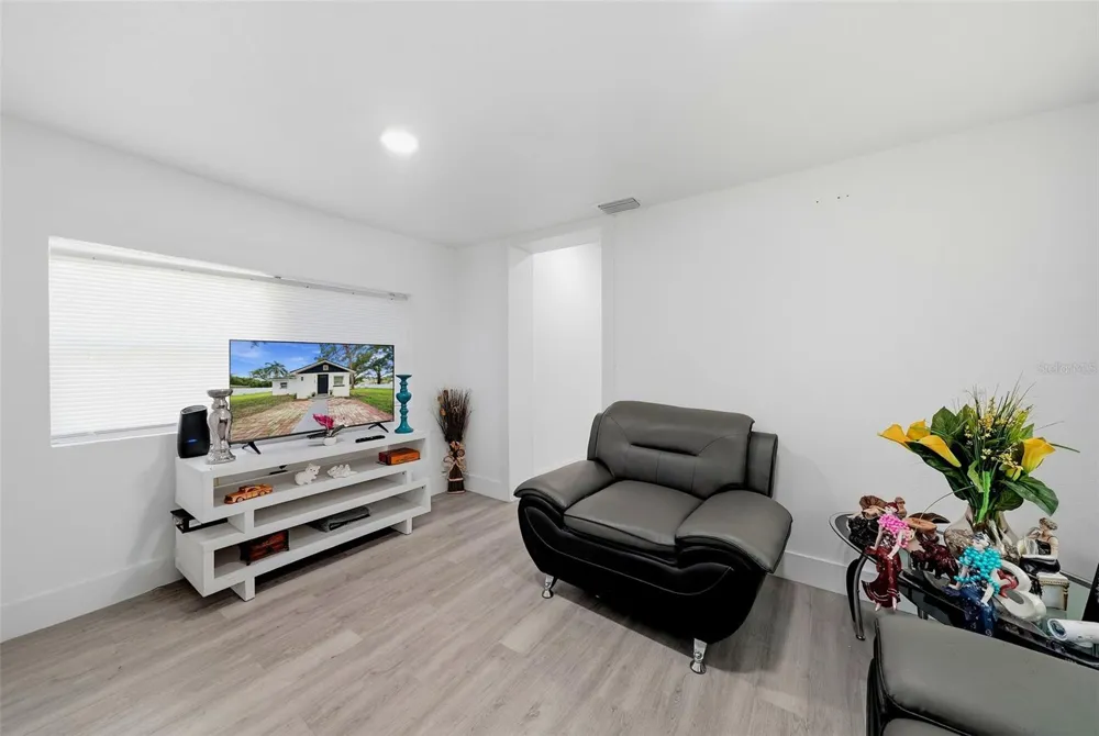 10124 HYACINTH AVENUE Tampa, FL 33612
