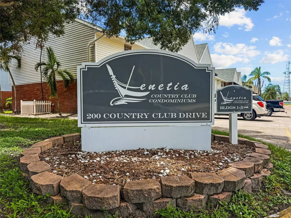 200 COUNTRY CLUB DRIVE #108 Largo, FL 33771