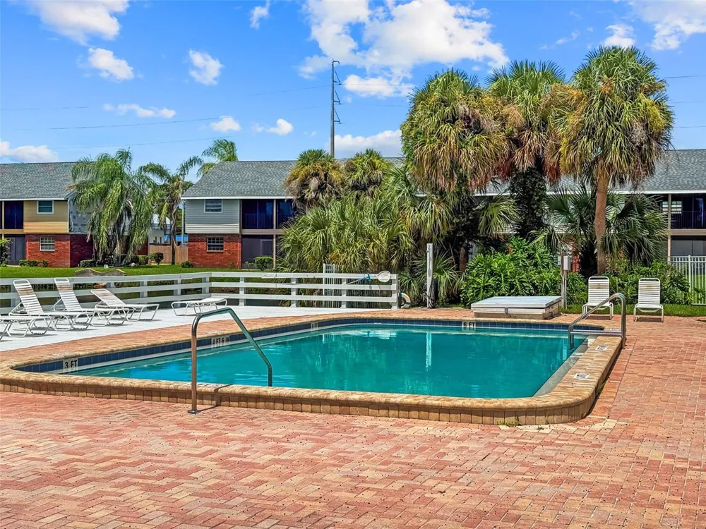 200 COUNTRY CLUB DRIVE #108 Largo, FL 33771