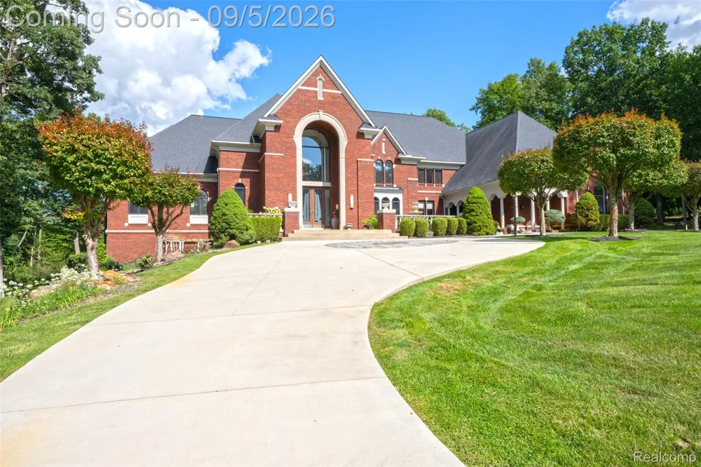 2785 Cranbrook Ridge Court Oakland Charter Township, MI 48306