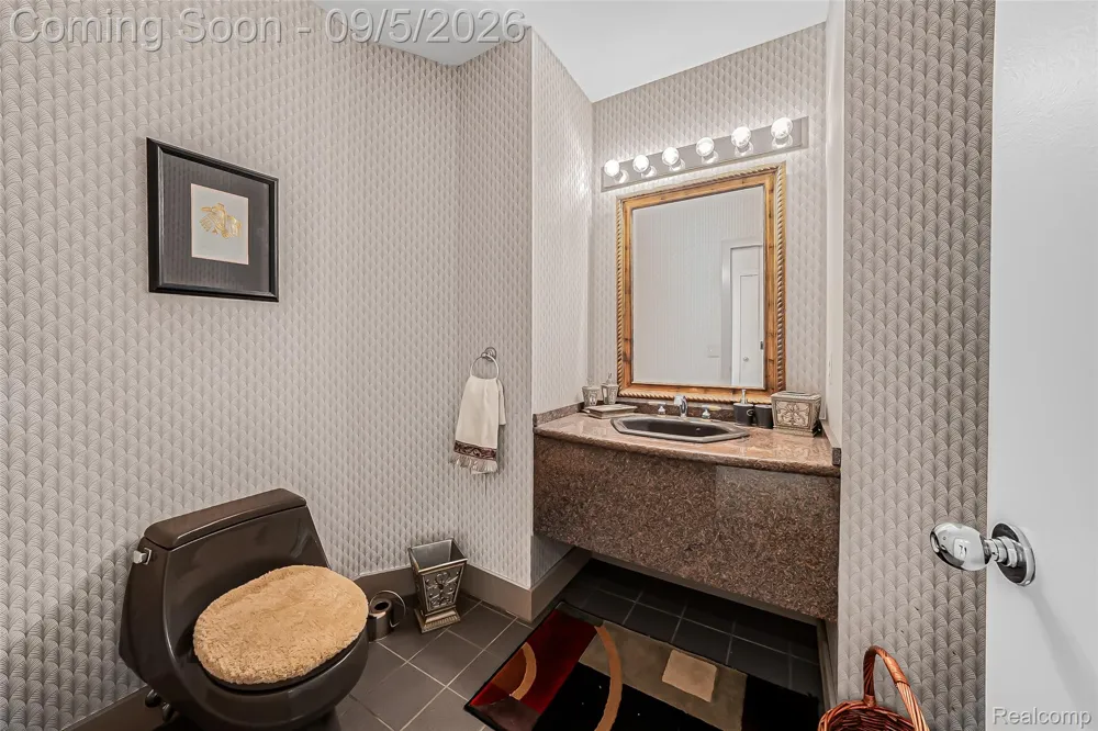2785 Cranbrook Ridge Court Oakland Charter Township, MI 48306