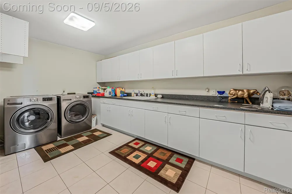 2785 Cranbrook Ridge Court Oakland Charter Township, MI 48306