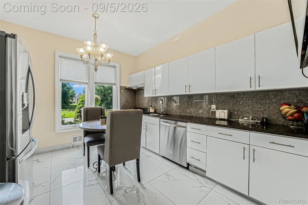 2785 Cranbrook Ridge Court Oakland Charter Township, MI 48306