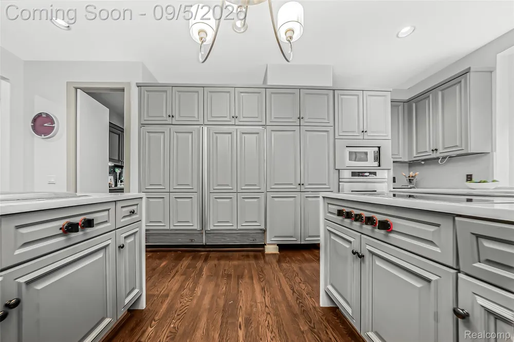 2785 Cranbrook Ridge Court Oakland Charter Township, MI 48306