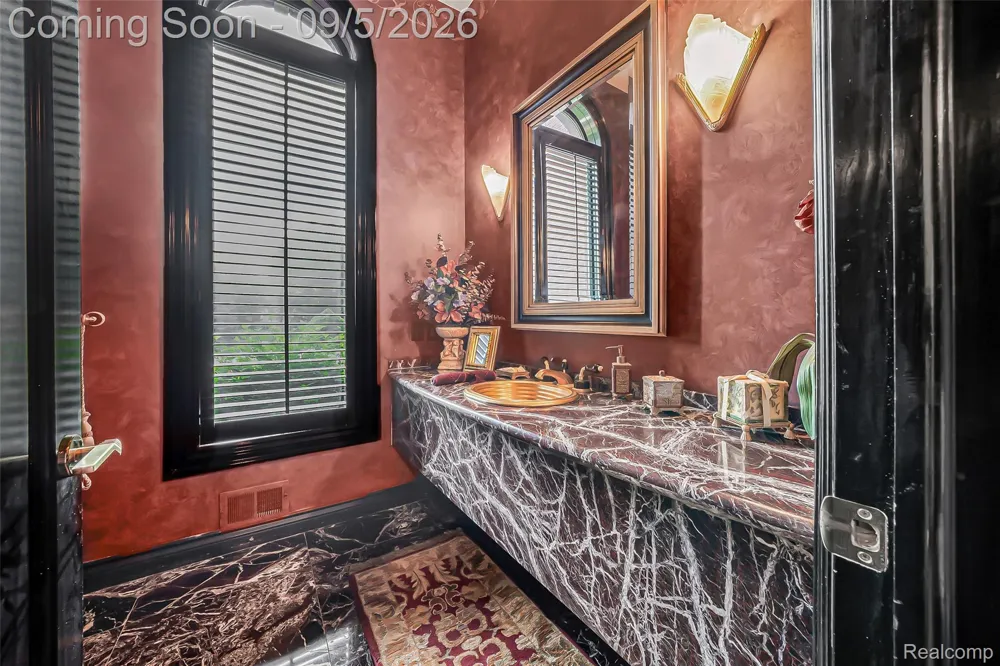 2785 Cranbrook Ridge Court Oakland Charter Township, MI 48306