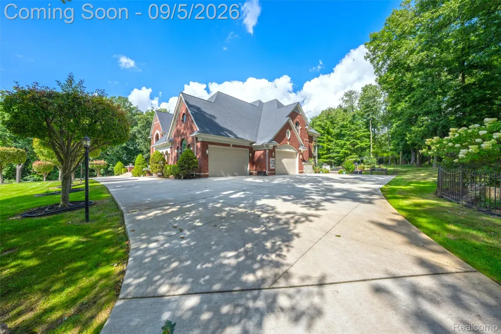 2785 Cranbrook Ridge Court Oakland Charter Township, MI 48306