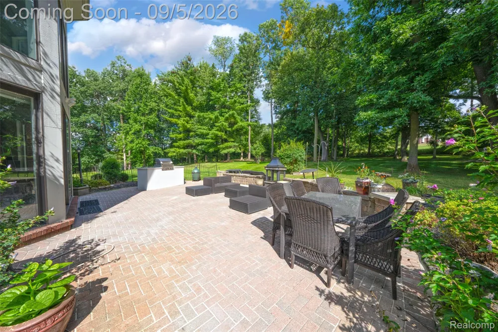 2785 Cranbrook Ridge Court Oakland Charter Township, MI 48306