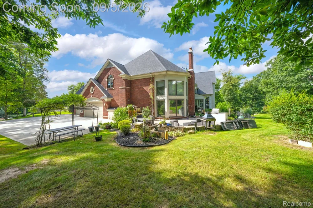 2785 Cranbrook Ridge Court Oakland Charter Township, MI 48306