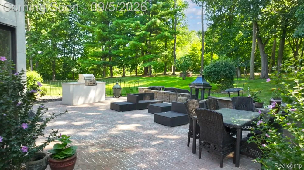 2785 Cranbrook Ridge Court Oakland Charter Township, MI 48306