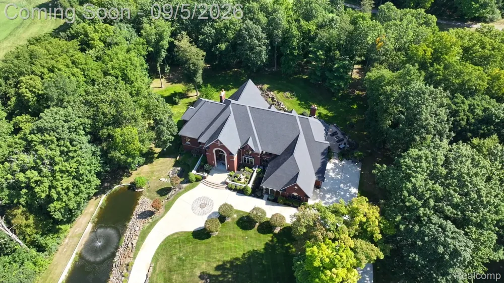 2785 Cranbrook Ridge Court Oakland Charter Township, MI 48306