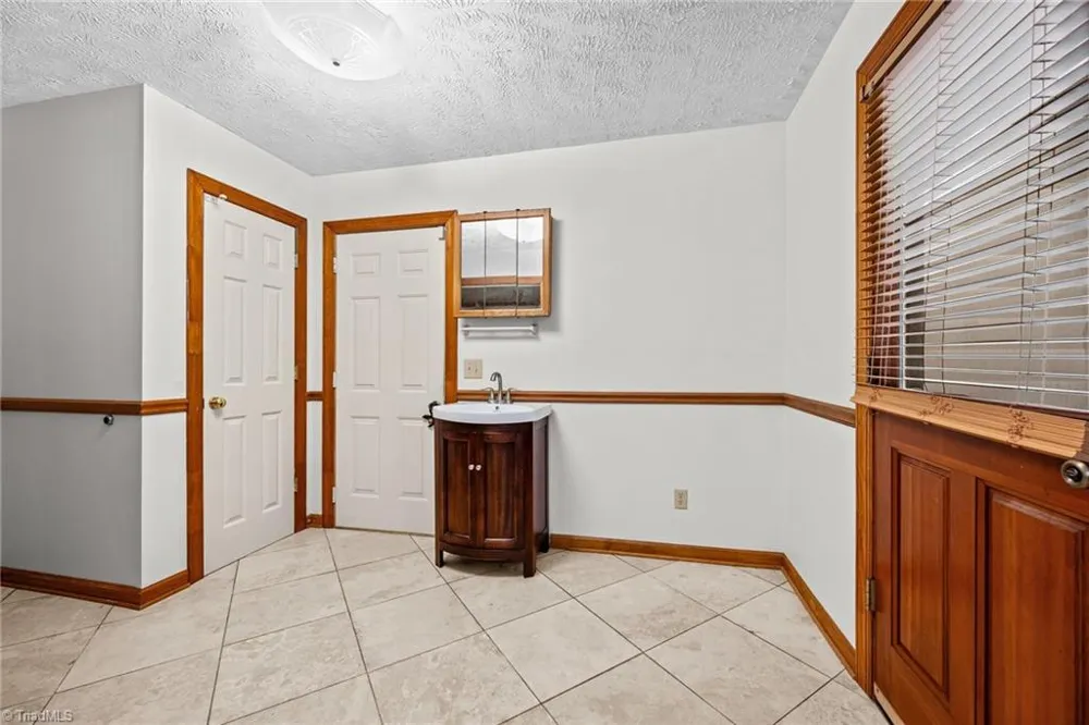 949 Dav Road Hays, NC 28635