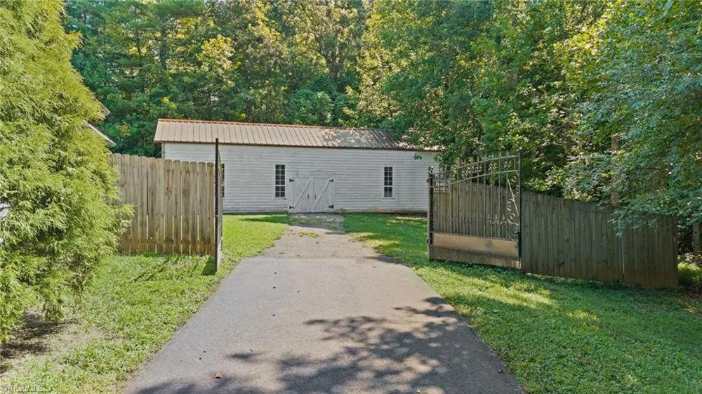 949 Dav Road Hays, NC 28635